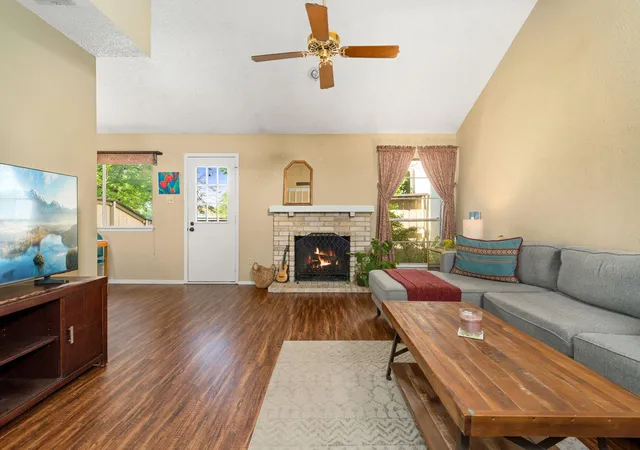 Listing Photo 5 - Condo for sale in building located at 1026 Verbena Dr, Austin, TX 78750