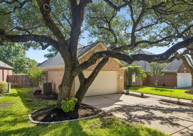 Photo 3 of Sale Pending at 8414 Ironweed Run, Round Rock, TX 78681 | MLS# 7440483 | Listing updated on 2026-08-30