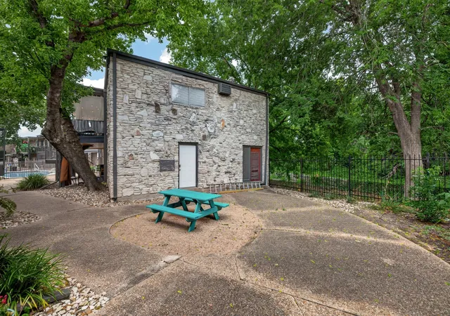 2nd image of 5820 Berkman Dr, Austin, TX 78723