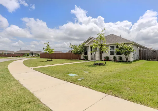 Photo 2 of Single family home for sale at 934 Main St, Hutto, TX 78634 | MLS# 1813428 | Listing updated on 2026-09-13