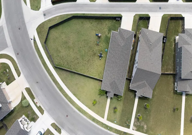 Photo 3 of Single family home for sale at 934 Main St, Hutto, TX 78634 | MLS# 1813428 | Listing updated on 2026-09-13