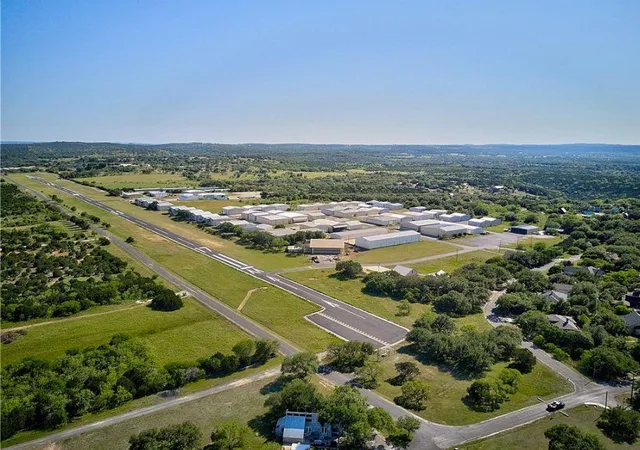 Homes for sale in Spicewood, TX | 424 Bedford Dr, Spicewood, TX 78669 | MLS# 4936986