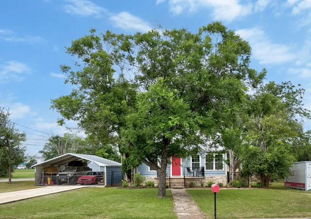 Photo 3 of Single family home for sale at 2120 Leander St, Georgetown, TX 78626 | MLS# 8015121 | Listing updated on 2026-09-08