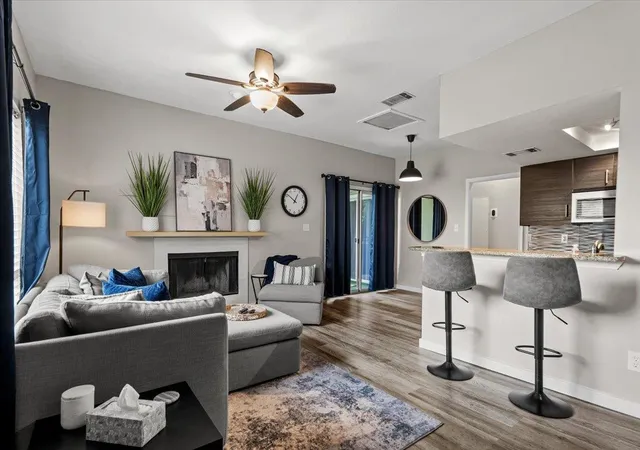 Listing Photo 4 - Condo for sale in building located at 506 W San Antonio St, San Marcos, TX 78666 - Unit #205
