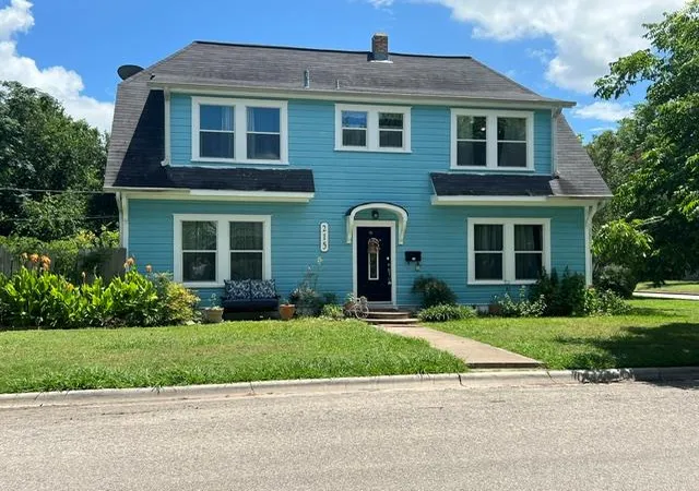 Photo 1 of Single family home for sale at 215 W 7th Street, Taylor, TX 76574 | MLS# 5573633 | Listing updated on 2026-08-22