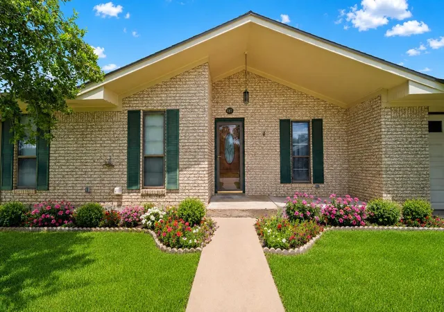 Homes for sale in Giddings, TX | 487 Edgewood Ave, Giddings, TX 78942 | MLS# 1920500