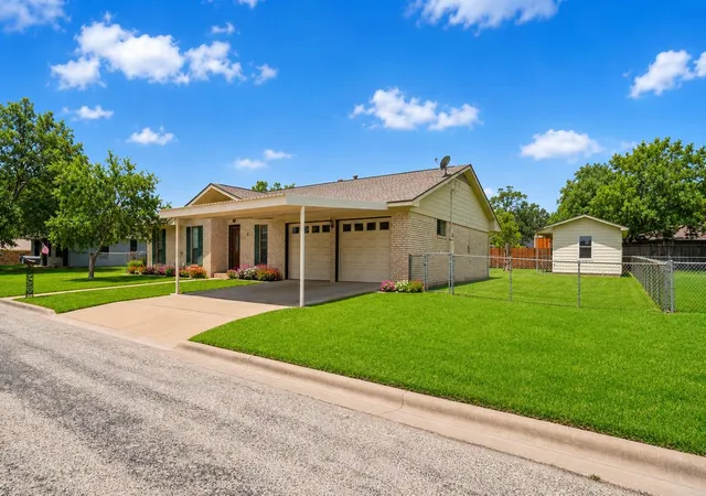 Homes for sale in Giddings, TX | 487 Edgewood Ave, Giddings, TX 78942 | MLS# 1920500