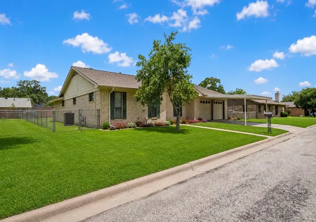 Homes for sale in Giddings, TX | 487 Edgewood Ave, Giddings, TX 78942 | MLS# 1920500