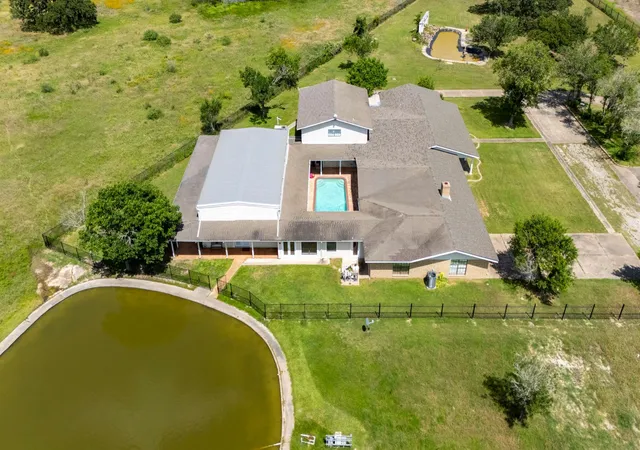 Homes for sale in Giddings, TX | 3345 E Austin St, Giddings, TX 78942 | MLS# 5657010