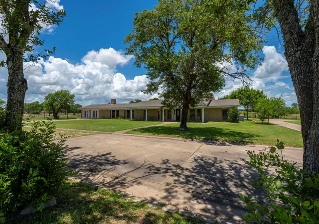 Homes for sale in Giddings, TX | 3345 E Austin St, Giddings, TX 78942 | MLS# 5657010