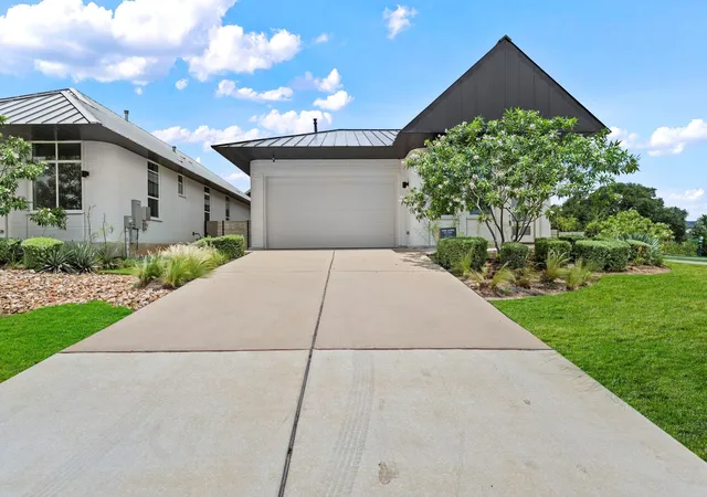 Photo 1 of Single family home for sale at 121 Rough Crk Rd, Georgetown, TX 78628 | MLS# 7840060 | Listing updated on 2026-07-27