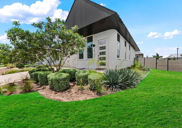 Photo 2 of Single family home for sale at 121 Rough Crk Rd, Georgetown, TX 78628 | MLS# 7840060 | Listing updated on 2026-07-27