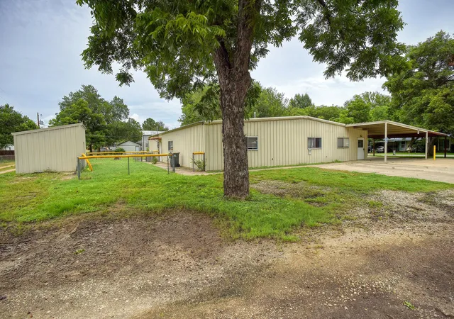 2nd image of 401 Wilkes St, Smithville, TX 78957 | MLS# 3131798