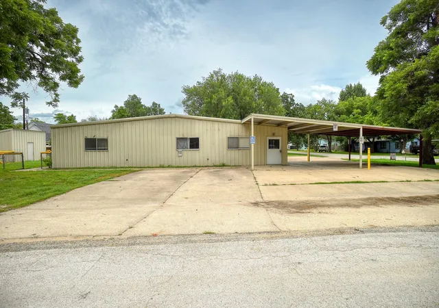 4th image of 401 Wilkes St, Smithville, TX 78957 | MLS# 3131798