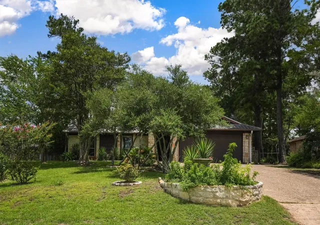 Photo 1 of Single family home for sale at 112 Mahalua Ln, Bastrop, TX 78602 | MLS# 5948430 | Listing updated on 2026-08-14