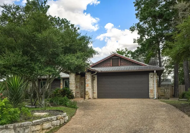 Photo 3 of Single family home for sale at 112 Mahalua Ln, Bastrop, TX 78602 | MLS# 5948430 | Listing updated on 2026-08-14