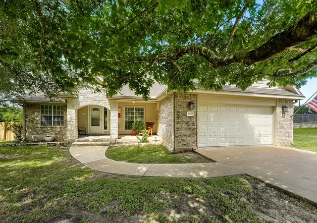 1st image of 1105 2nd St, Jarrell, TX 76537 | MLS# 5360472