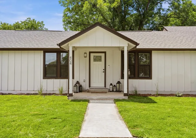 1st image of 404 E Wolf St, Granger, TX 76530 | MLS# 1785650