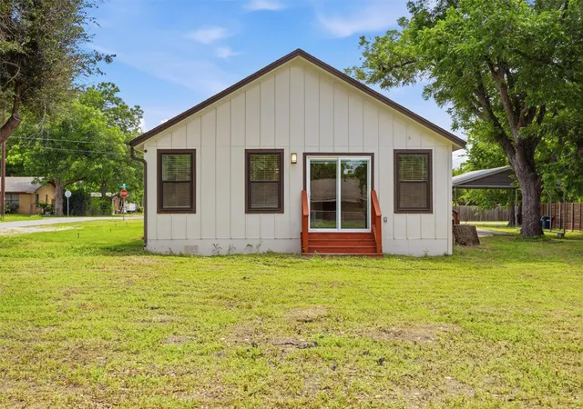 40th image of 404 E Wolf St, Granger, TX 76530 | MLS# 1785650