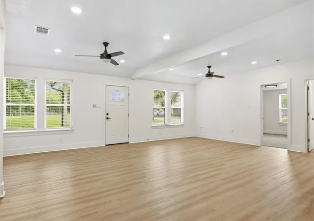 4th image of 404 E Wolf St, Granger, TX 76530 | MLS# 1785650