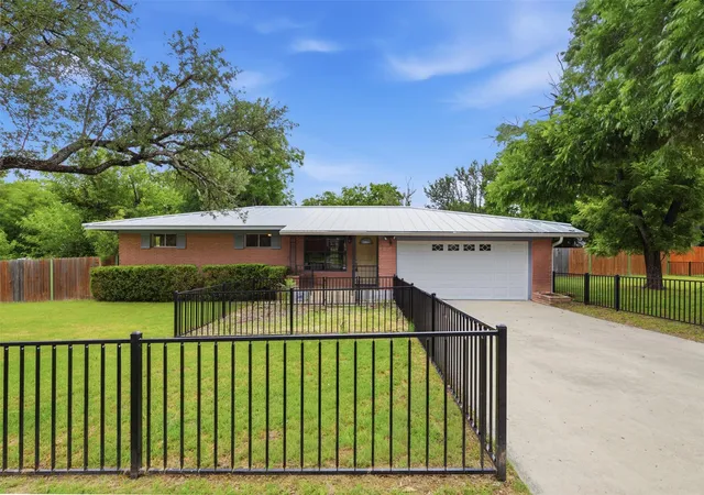 Homes for sale in Lampasas, TX | 104 N Willis St, Lampasas, TX 76550 | MLS# 7420900