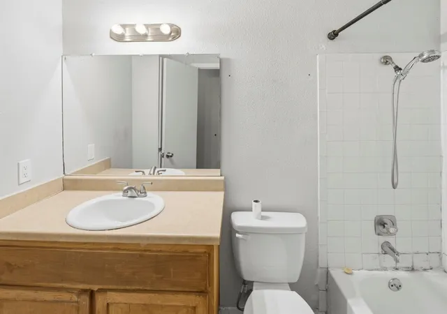 25th image of 2401 Burleson Rd, Austin, TX 78741 | MLS# 1275105