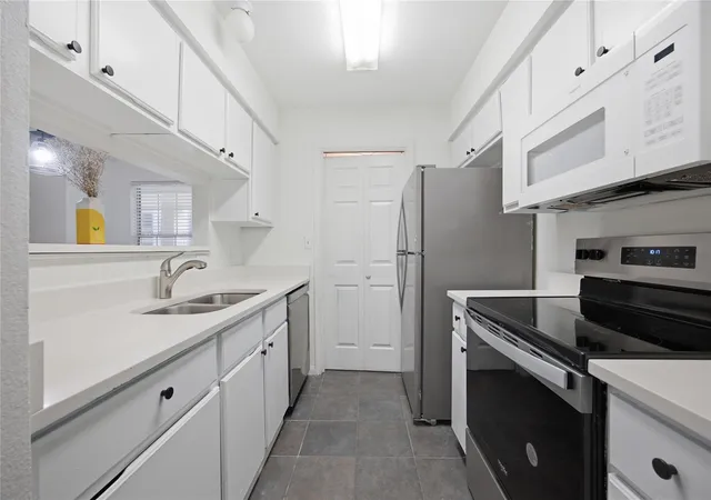 Listing Photo 4 - Condo for sale in building located at 501 W 26Th St, Austin, TX 78705 - Unit #108