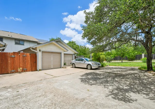 Listing Photo 2 - Condo for sale in building located at 4202 Hudson Bend Rd, Austin, TX 78734 - Unit #B
