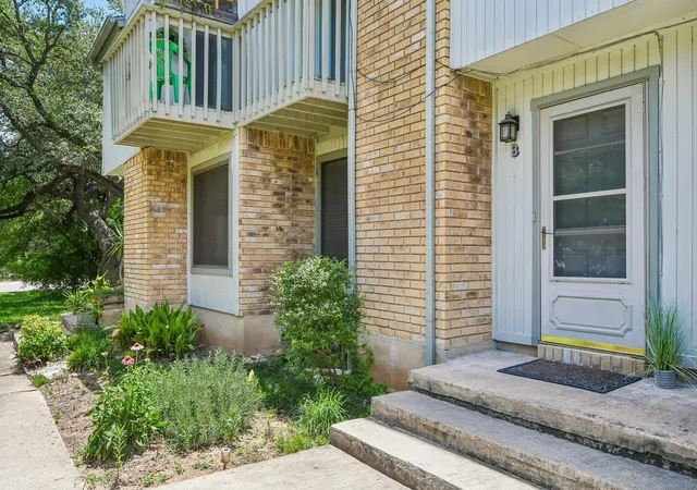 Listing Photo 3 - Condo for sale in building located at 4202 Hudson Bend Rd, Austin, TX 78734 - Unit #B