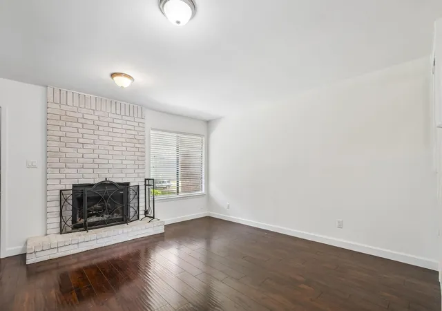 Listing Photo 5 - Condo for sale in building located at 4202 Hudson Bend Rd, Austin, TX 78734 - Unit #B