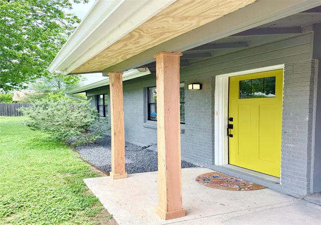 Listing Photo 4 - Condo for sale in building located at 10700 Plains Trl, Austin, TX 78758