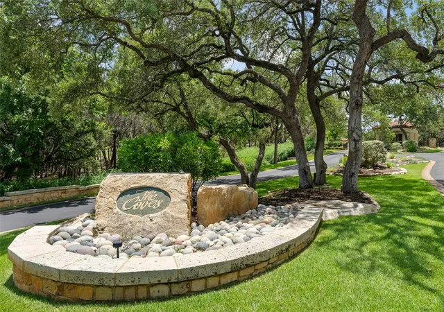 Photo 3 of Single family home for sale at 906 Moonlight Bay Dr, Spicewood, TX 78669 | MLS# 5948112 | Listing updated on 2026-06-24