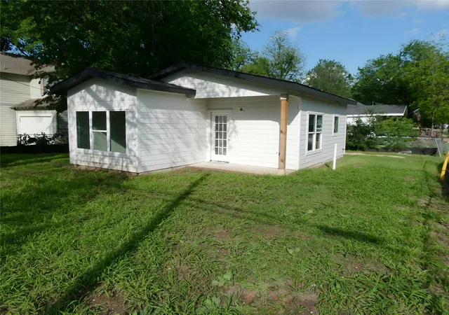 Photo 1 of Sale Pending at 81 Waller St, Austin, TX 78702 | MLS# 3643427 | Listing updated on 2026-09-02