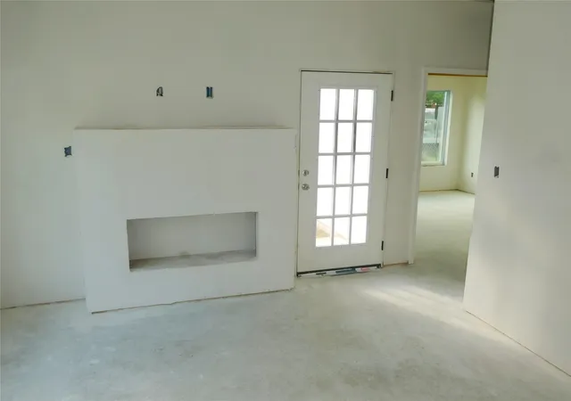 Photo 3 of Sale Pending at 81 Waller St, Austin, TX 78702 | MLS# 3643427 | Listing updated on 2026-09-02