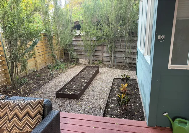 2nd image of 209 Park Ln, Austin, TX 78704