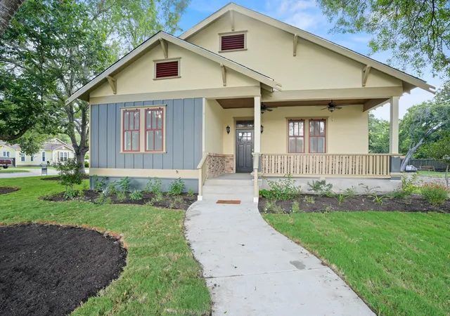 Photo 3 of Single family home for sale at 608 Cibilo St, Lockhart, TX 78644 | MLS# 4328619 | Listing updated on 2026-09-30