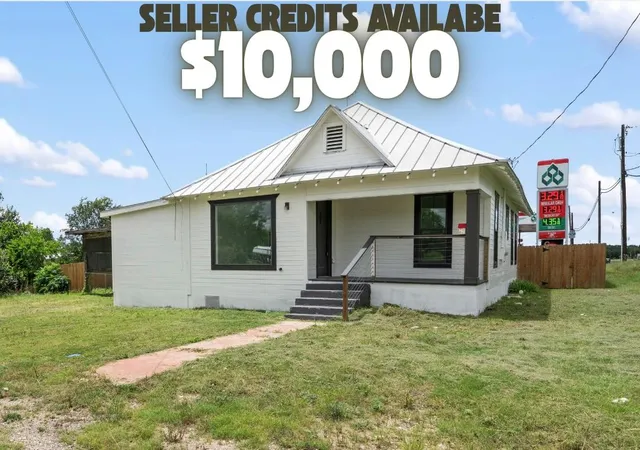 Homes for sale in Florence, TX | 100 W Caskey St, Florence, TX 76527 | MLS# 7729807