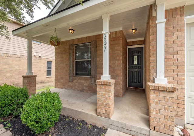 Photo 3 of Single family home for sale at 257 Lake Washington Dr, Kyle, TX 78640 | MLS# 2779425 | Listing updated on 2026-10-03