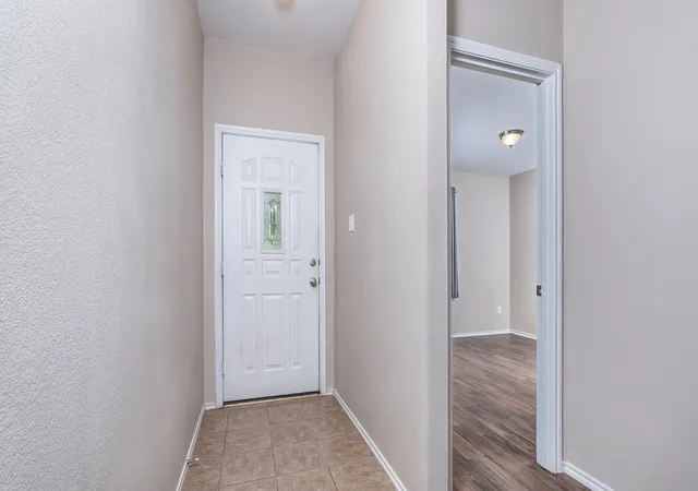 Photo 4 of Single family home for sale at 257 Lake Washington Dr, Kyle, TX 78640 | MLS# 2779425 | Listing updated on 2026-10-03