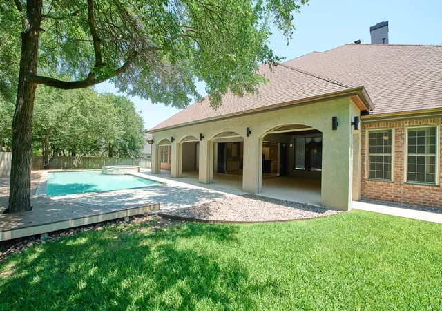 Photo 3 of Single family home for sale at 2205 Sunrise Dr, Belton, TX 76513 | MLS# 6713381 | Listing updated on 2026-06-17