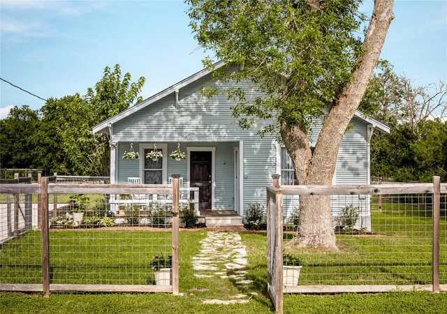 Homes for sale in Lockhart, TX | 372 Old Lockhart Rd, Lockhart, TX 78644 | MLS# 1495420