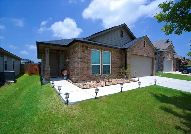Photo 4 of Single family home for sale at 1041 Dumfries Dr, Seguin, TX 78155 | MLS# 9170020 | Listing updated on 2026-08-11