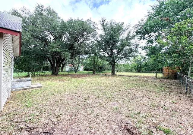 Homes for sale in Cameron, TX | 702 E 18th St, Cameron, TX 76520 | MLS# 8296677