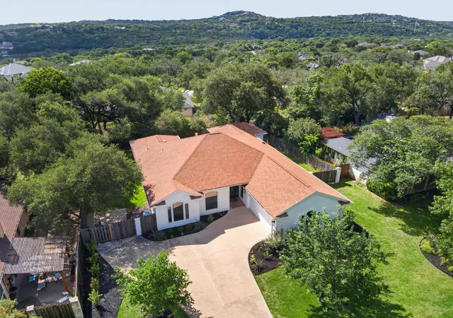 4th image of 103 Copperleaf Rd, Lakeway, TX 78734 | MLS# 9372800