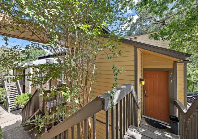 3rd image of 1000 W 26Th St #213, Austin, TX 78705 | MLS# 6746209