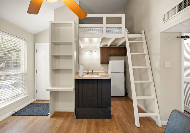 4th image of 1000 W 26Th St #213, Austin, TX 78705 | MLS# 6746209