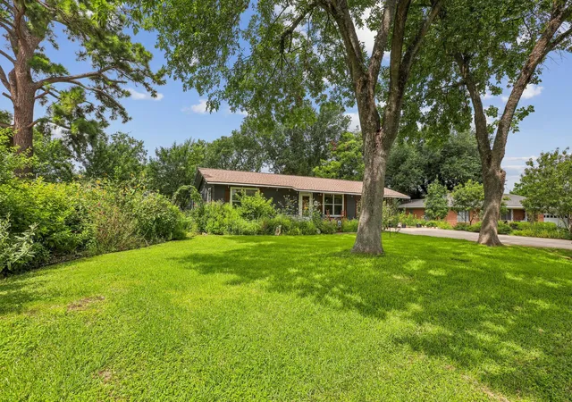2nd image of 1114 W W 2nd St, Elgin, TX 78621 | MLS# 8045317