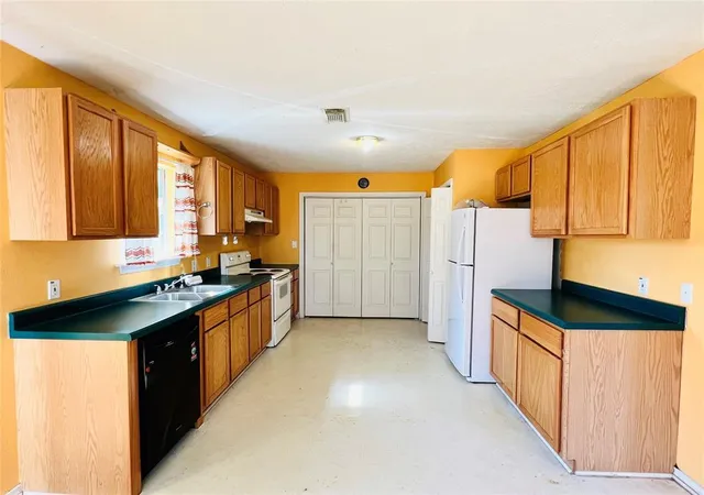 4th image of 2105 W Gillis Ave, Cameron, TX 76520 | MLS# 5430333