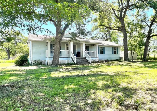 Homes for sale in Cameron, TX | 2105 W Gillis Ave, Cameron, TX 76520 | MLS# 5430333