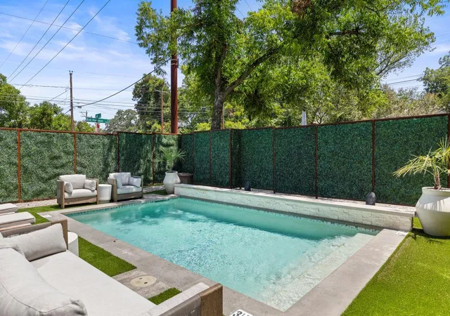 Photo 1 of Single family home for sale at 1304 Comal St, Austin, TX 78702 | MLS# 2155024 | Listing updated on 2026-10-29